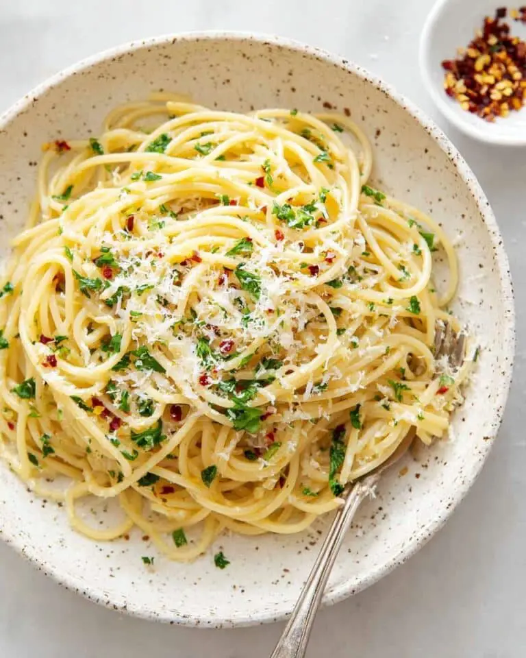 Spaghetti with Garlic and Olive Oil Recipe