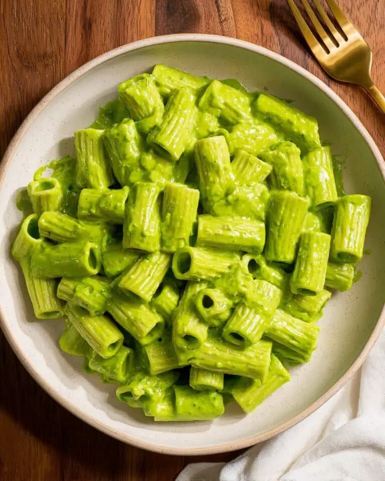 Vegan Creamy Spinach Garlic Pasta with Cashews and Parsley Recipe