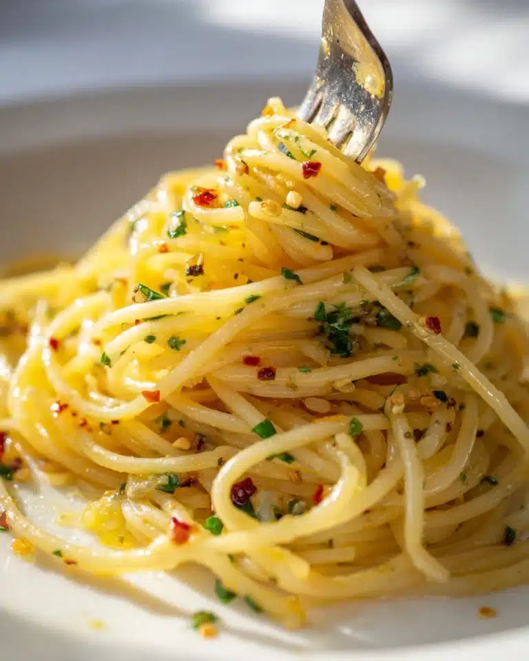 Garlic Spaghetti (Garlic and Olive Oil Pasta) Recipe