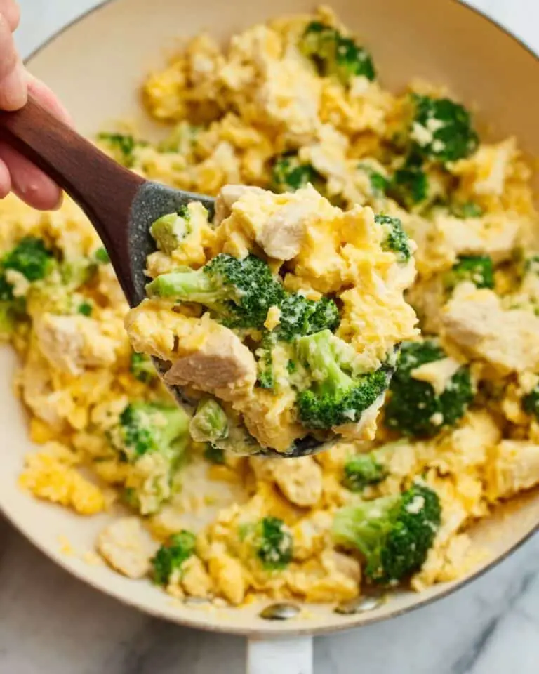 One Pot Cheesy Chicken Rice and Broccoli Recipe