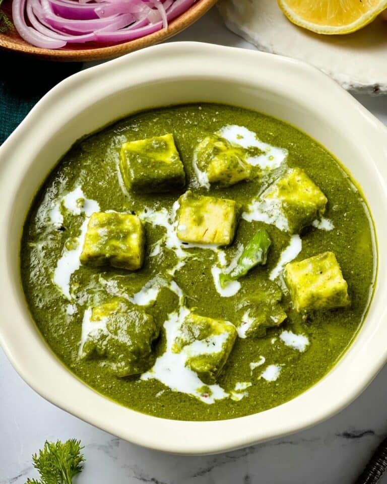 Creamy Spinach and Paneer Curry (Palak Paneer) Recipe